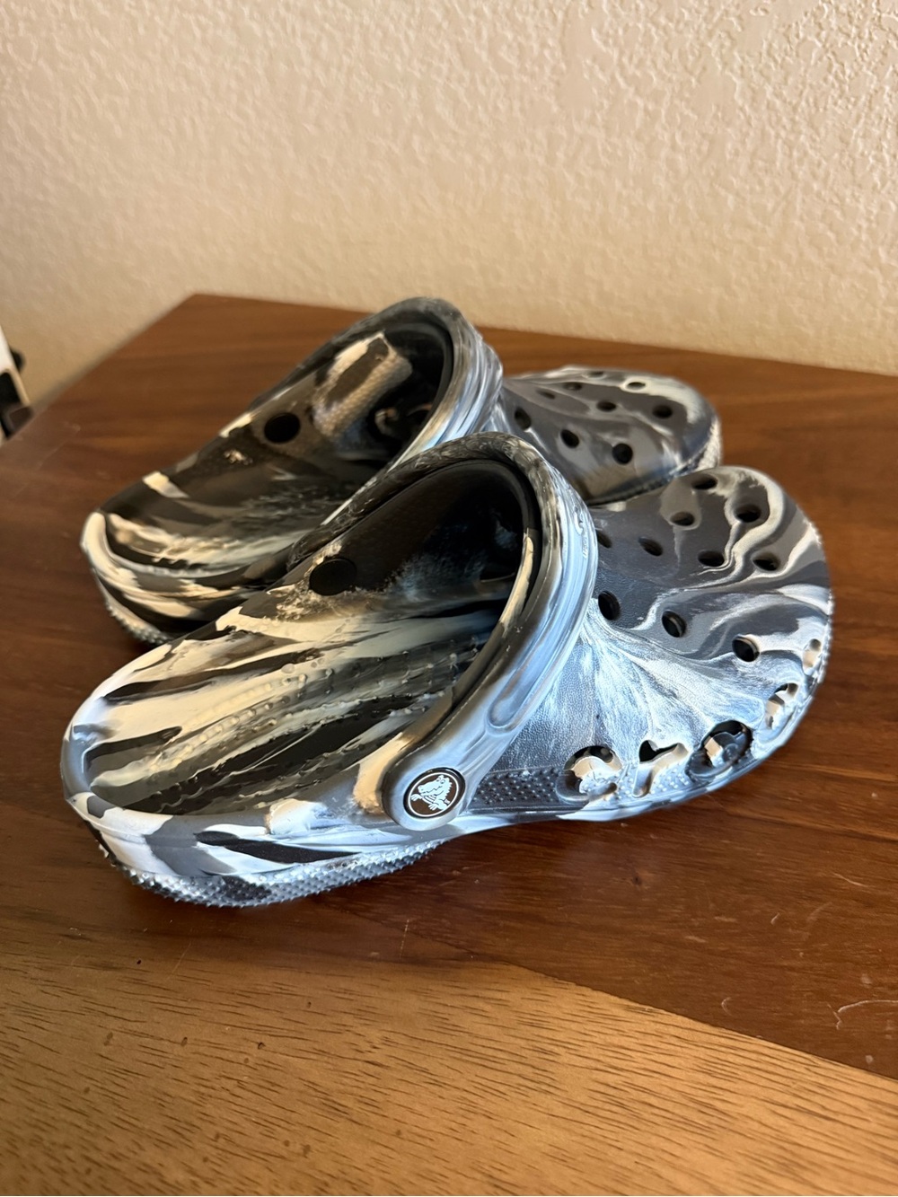 CROCS Classic Marbled Clog Women’s 7